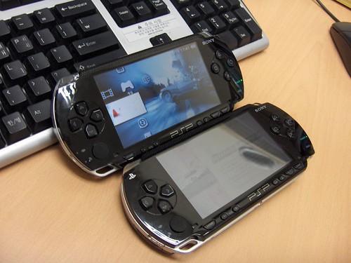 Sony PSP | 학교가는 길 기차안에서 나의 든든한 친구 | Hong Chang Bum | Flickr