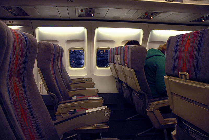 United 737-300
