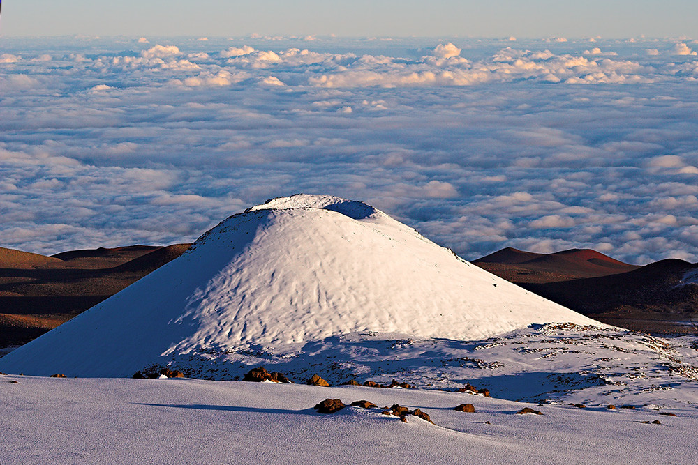 Pu'u | A snow covered cinder cone near the summit of Mauna ...