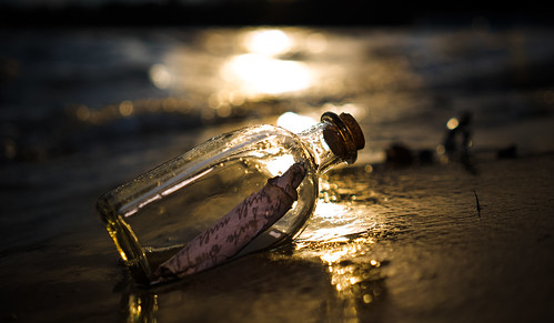 bottle post mail sunset sony a7rm2 reflection dof wave waves beach evening cold water february low pov saarow bad kurort light glas