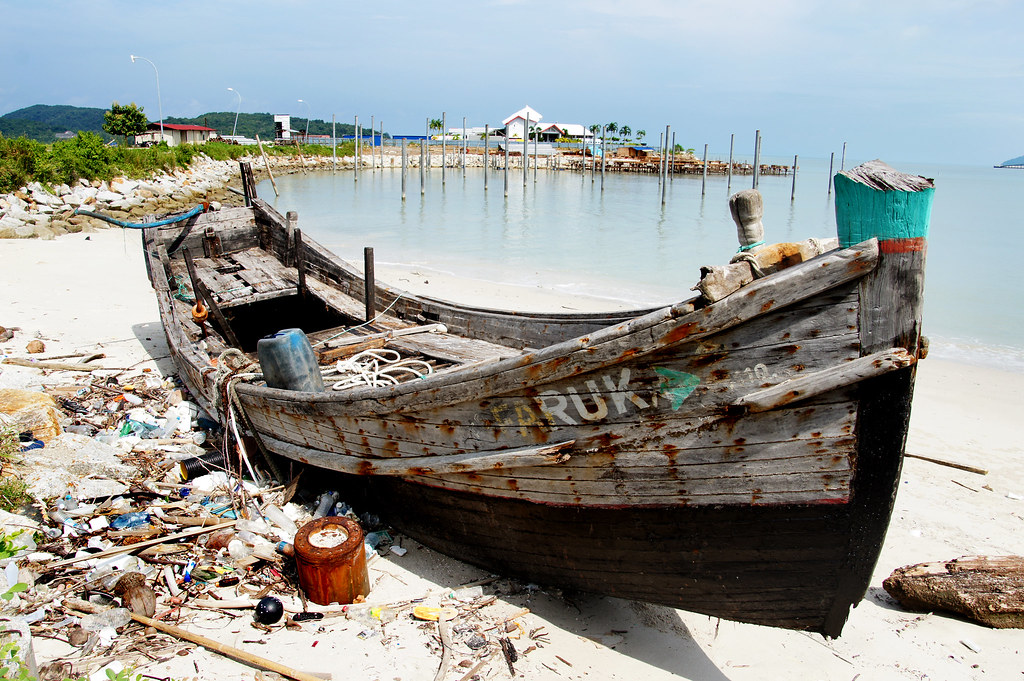 Old fishing boat Malaysia., Old fishing on the beach in Lan…
