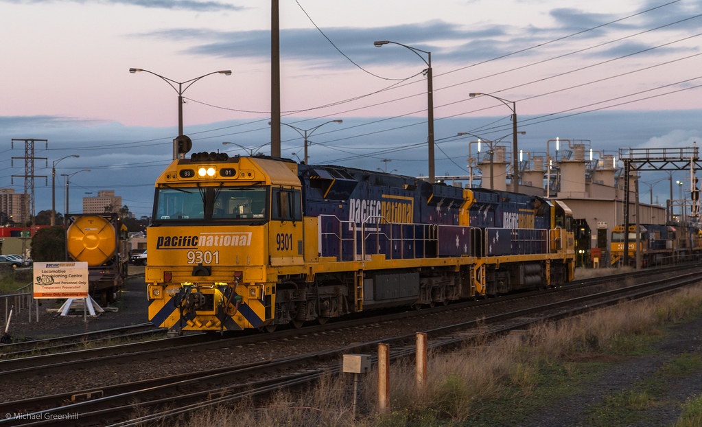 9301 and 9304 at Sims Street Junction by michaelgreenhill