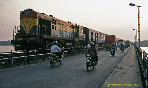 india kerala passenger cochin kochi indianrailways srr chts willingtonisland wdm218554 cochinharbourterminus shoramur train650r oldvenduruthybridge kollamkottapuramwaterway