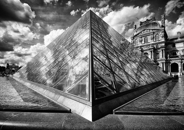 Pyramide du Louvres 3D, par Franck Vervial