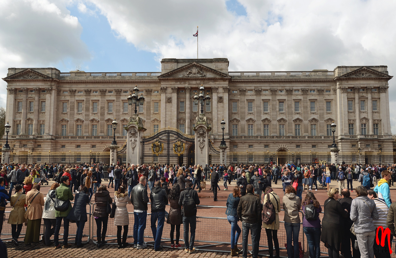 Phot.London.Buckingham.Palace.01.041326.5035