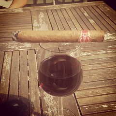 A Quintero in the sun #cigar #cigarians #cigarlife #cigarporn #cigarrprat #gcs #51 #cubancigar #habana #cigaraficionado #quintero #scm4l #swedishcigarmaffia #stogie #botl #sotl #nowsmoking #brevas