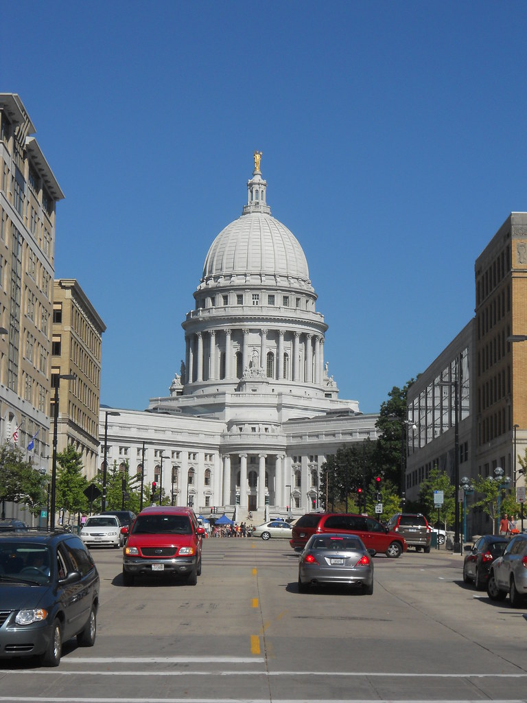 Madison, Wisconsin; State Capitol. Photo by howderfamily.com; (CC BY-NC-SA 2.0)