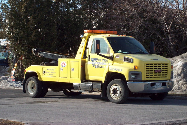 OTS 41 Ottawa Towing Service GMC C6500 single axle tow truck Ottawa, Ontario Canada 03152010 ©Ian A. McCord