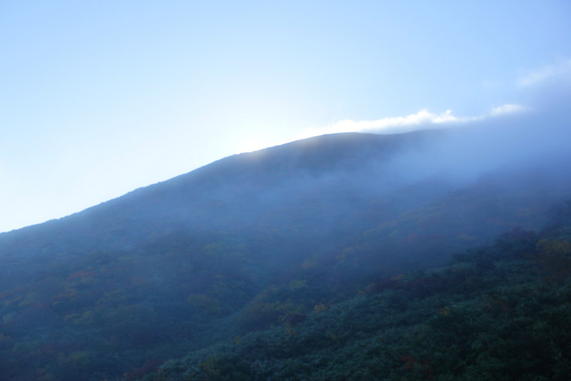 曇ってきた栗駒山