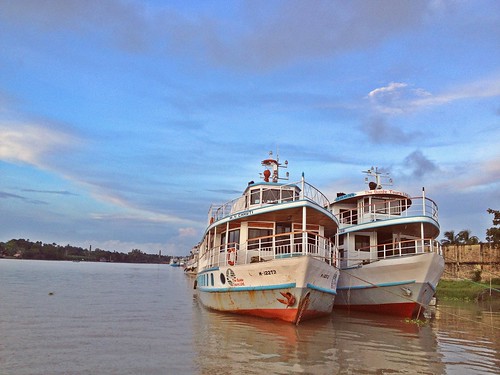 travel river ship visit bangladesh discover khulna sundarban rupsha iphn atharobanki