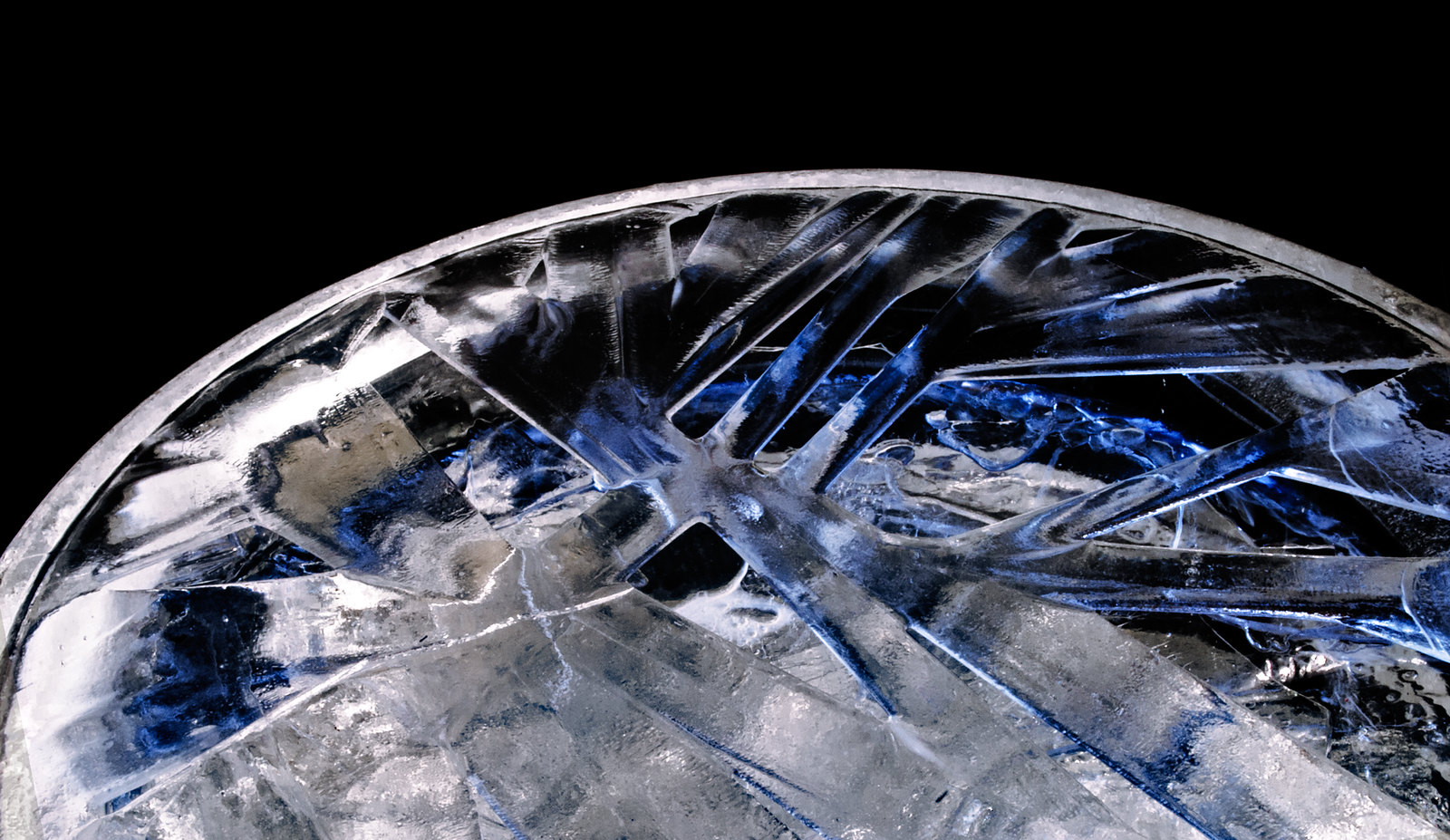Ice lattice, Natural lattice formation of ice in the bottom…