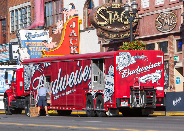 Budweiser Anheuser Busch beverage truck with HTS Systems' HTS-30D Ultra-Racks