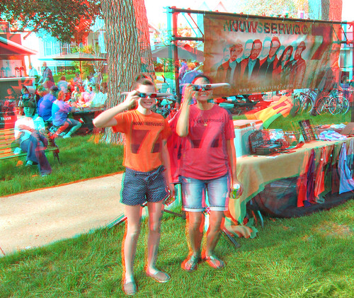 horses flower stereoscopic stereophoto anaglyph iowa parade tulip floats anaglyphs orangecity redcyan 3dimages 3dphoto 3dphotos 3dpictures stereopicture orangecitytulipfest