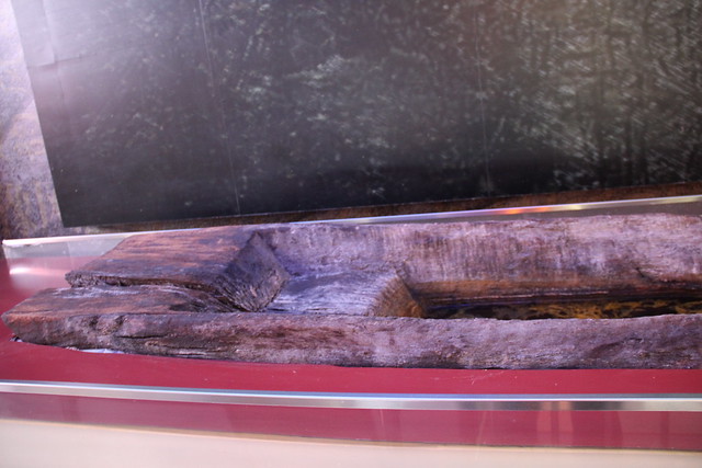 Ancient Canoe Excavated from Huai River