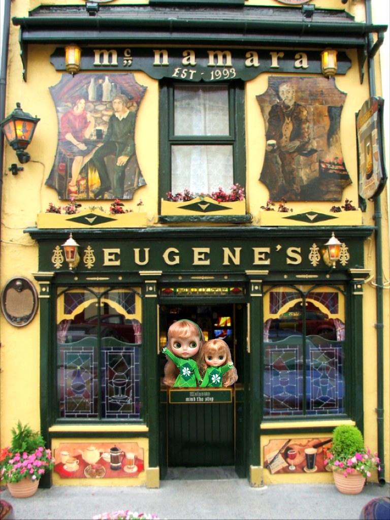 Allegra and little Bubbly wish you many Irish blessings 🍀 from McNamara's Pub! (In Ireland, kids are welcome) 