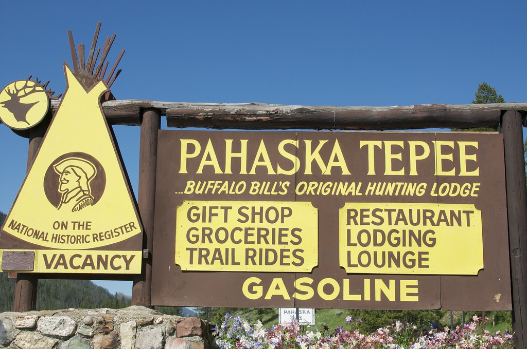 Pahaska Tepee sign