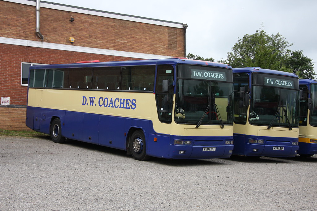 d-w-coaches-m58lbb-m59lbb-at-clay-cross-driffbus-flickr