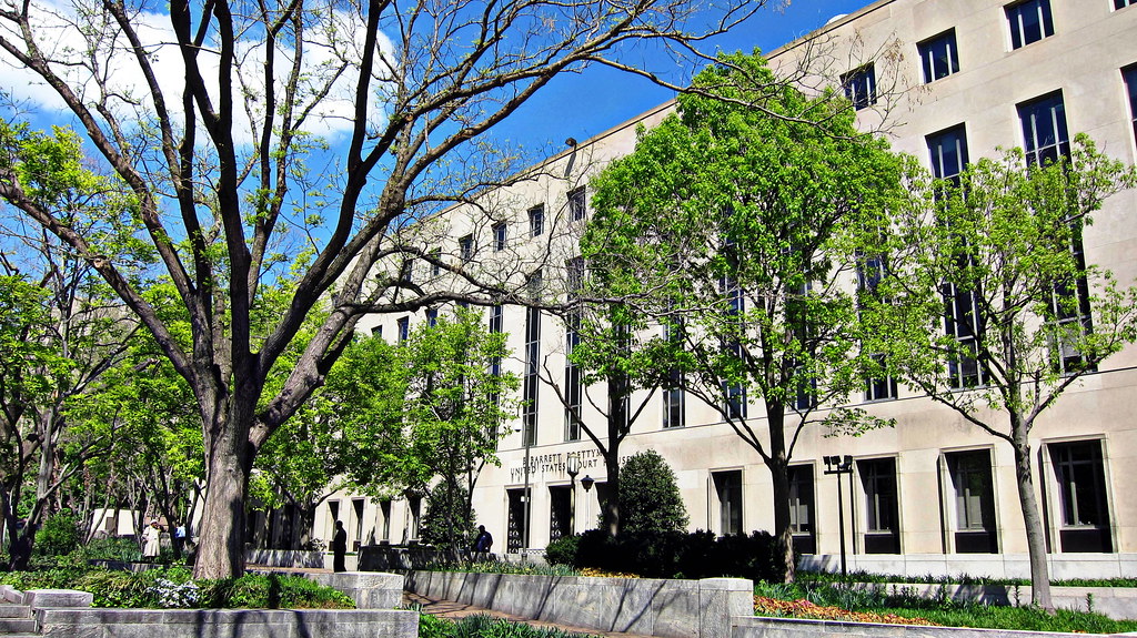 Judge blocks White House ban on CNN, MS NOW and Politico, citing First Amendment and due-process violations