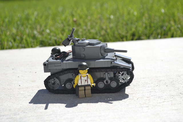 Lego M3 Stuart Light Tank 3/3