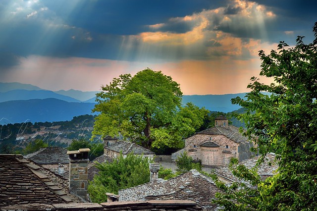 Ιερός Ναός Ταξιαρχών στο Μικρό Πάπιγκο Zagori UNESCO world heritage