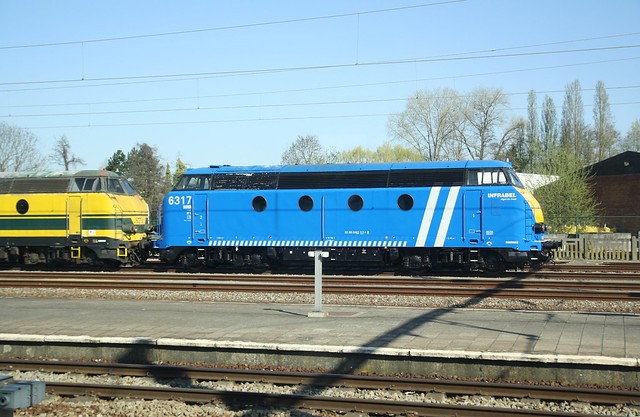 Vanuit de trein fotografie .. NMBS Infra 6317 - Lier - 18/04/2015.