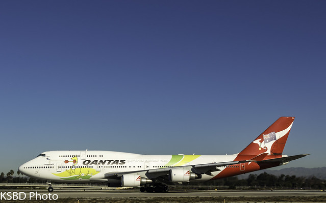 Qantas B747-400ER VH-OEJ 