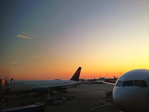 atlanta sunrise dawn airport planes uploaded:by=flickrmobile flickriosapp:filter=nofilter hartsfieldjacksonatlantainternationalairportatl