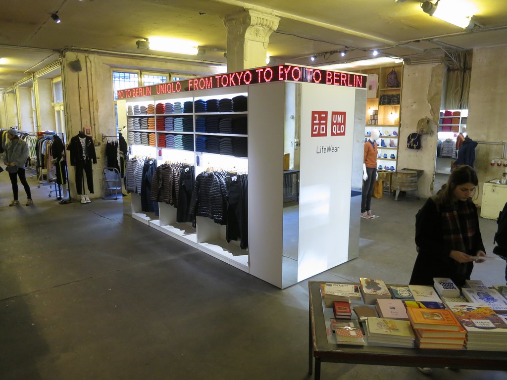 POP UP UNIQLO Pop Up Store by HWKN New York