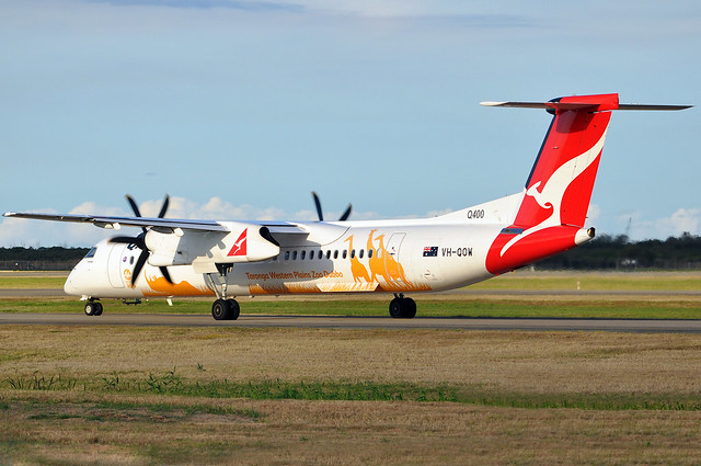 VH-QOW 'Taronga' Western Plains Zoo Logo-jet Bombardier Dash 8-Q402 QantasLink (Sunstate Airlines)