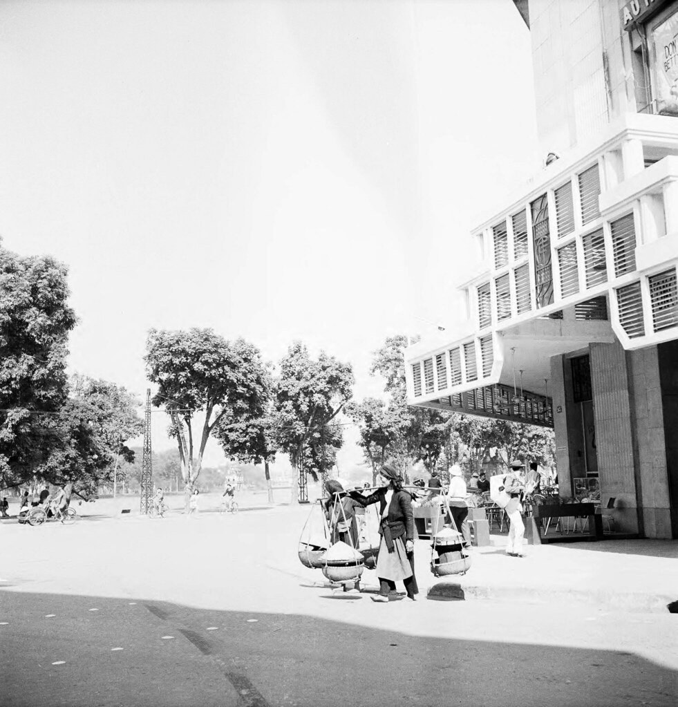 HANOI 1950 - Angle de la Rue Paul-Bert et du Boulevard Francis Garnier