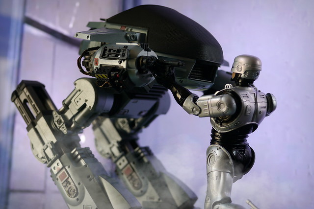 ED-209 vs Robocop