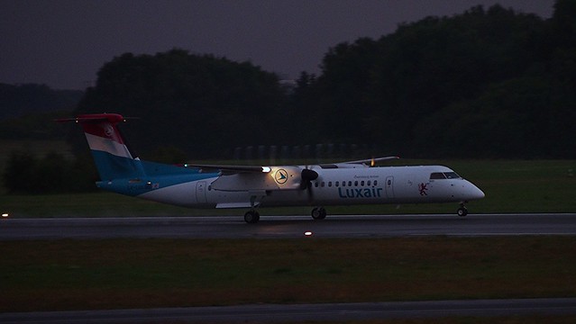 Luxair Q400, night take-off at HAM