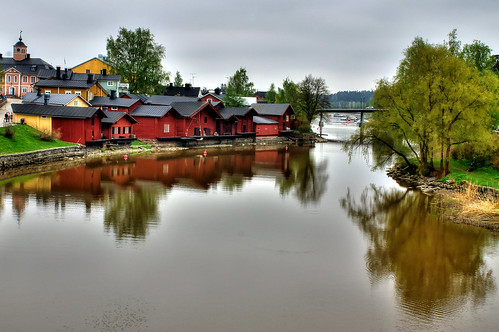 reflections finland river oldtown warehouses porvoo efs1855 woodenhouses canoneos1100d