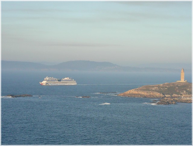 3571-O Cruceiro Aida-Sol saindo do Porto da Coruña
