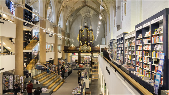 Bookstore in the former Broeren Church (in Explore)
