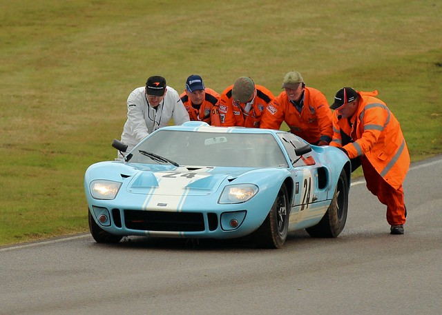 1965 Ford GT40 gets a helping hand