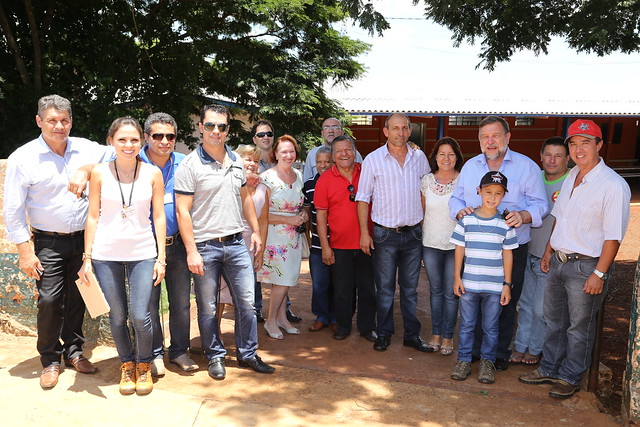 Em visita à Escola Estadual José Ferreira Diniz, em Dinizópolis