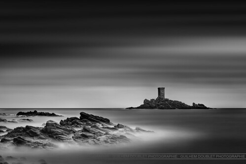 The black island by Guizzosoprano, canon canoneos6d côtedazur canonef50f14 longexposure leefilters dramont seascape sea bw bigstopper n