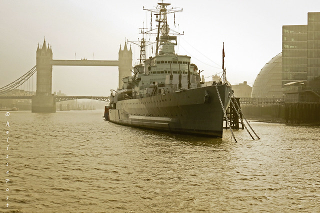 A Cruise Down the Thames