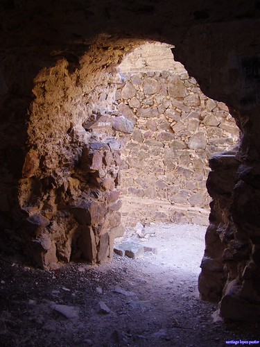 Castillo de Almonacid de Toledo by santiagolopezpastor, La primera referencia documental sobre este castillo data del año 848 y es de origen musulmán, cuand