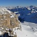 Výhled ze Sass Pordoi - vlevo vrchol Piz Boe, vpravo Marmolada