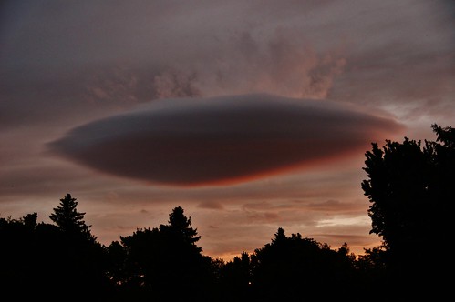 sky cloud canada colors night sunrise spring cloudy couleurs sony ufo ciel québec nuage lenticular printemps qc ovni lenticulaire mtsthilaire alpha55