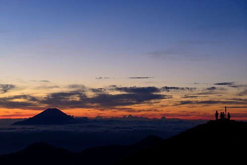 Dawn by T-Hino, People who wait for sunrise 

赤石岳の頂上付近で日の出を待つ登山者mountain japan landscape shizuoka d800 minamialps 静岡