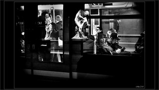 Des voyageurs improbables? | Reflets - station Louvre Rivoli… | Flickr