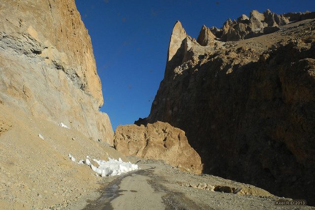 Leh–Manali Highway, near the Lachalung La pass