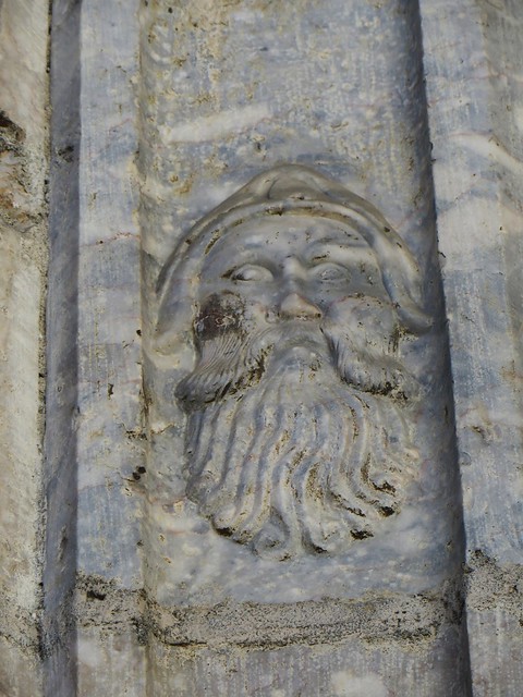 Le Père Noël :-) ??, portail sud, église Saint-Vincent (XIVe), Bagnères-de-Bigorre, Hautes-Pyrénées, Midi-Pyrénées, France.