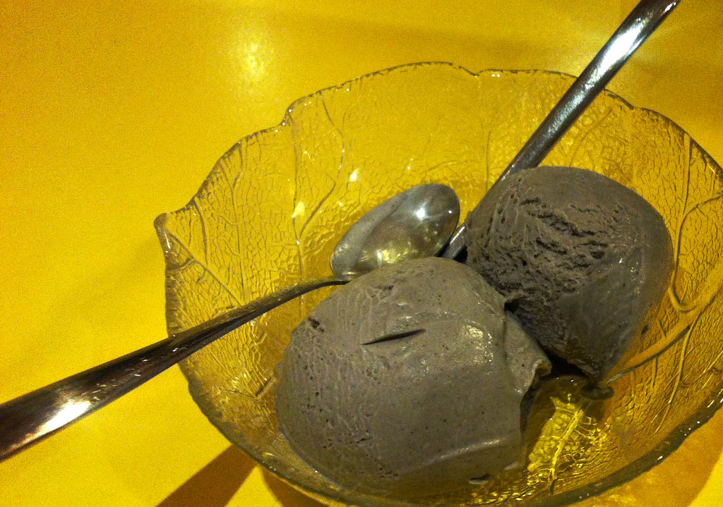 goma ice cream (black sesame)