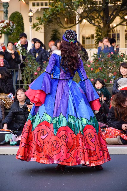 How cute the Beauty-and-the-Beast-themed costume! / Frozen Fantasy Parade / Anna and Elsa’s Frozen Fantasy 2017 Tokyo Disneyland #TDL