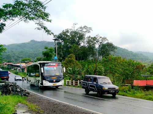 #raudhohtrans  #bismania #bismaniacommunity #indonesianbus #safetyhunting #instabus #ayonaikbis #sukafotobis | by hermavvan