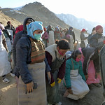 53 Ladakh Leh prosterneren